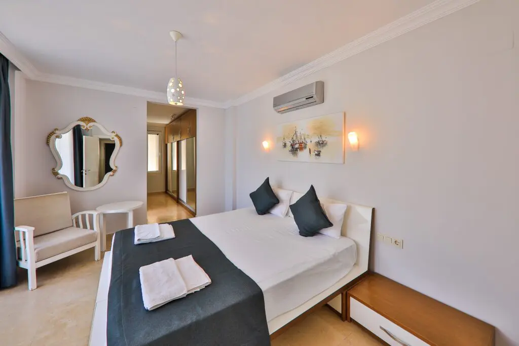 Luxury 6-Bedroom Beachfront Villa with Private Pool & Stunning Sea Views