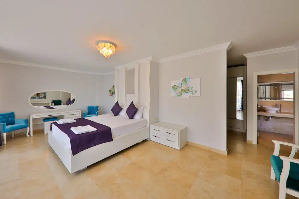 Luxury 6-Bedroom Beachfront Villa with Private Pool & Stunning Sea Views