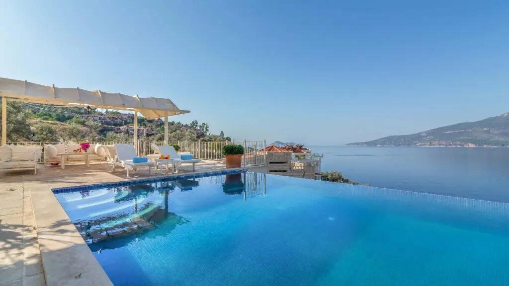 Luxury Apartment with Breathtaking Views and Infinity Pool in Kalkan