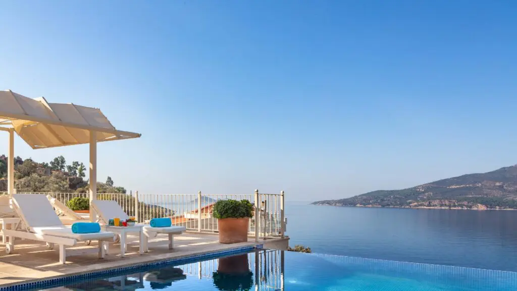 Luxury Apartment with Breathtaking Views and Infinity Pool in Kalkan