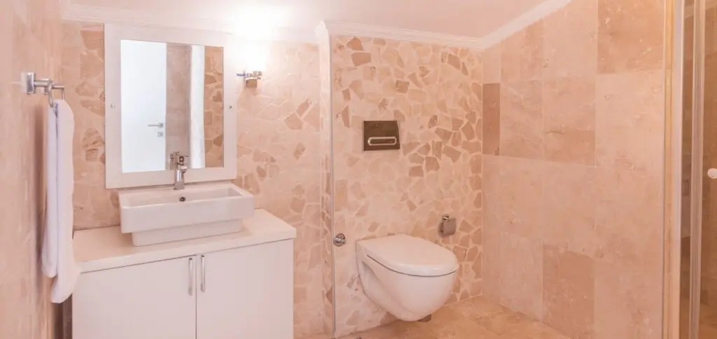 Modern 5 Bedroom Villa with Large Pool