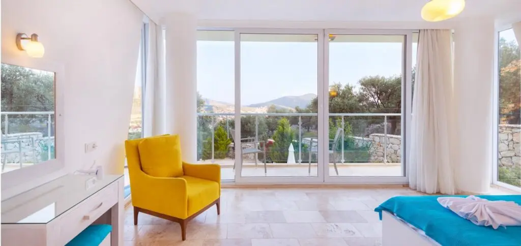 Modern 5 Bedroom Villa with Large Pool