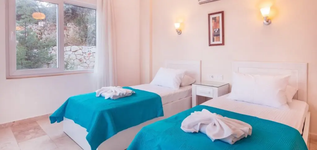 Modern 5 Bedroom Villa with Large Pool