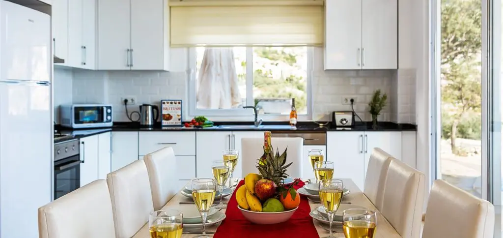 Modern 5 Bedroom Villa with Large Pool