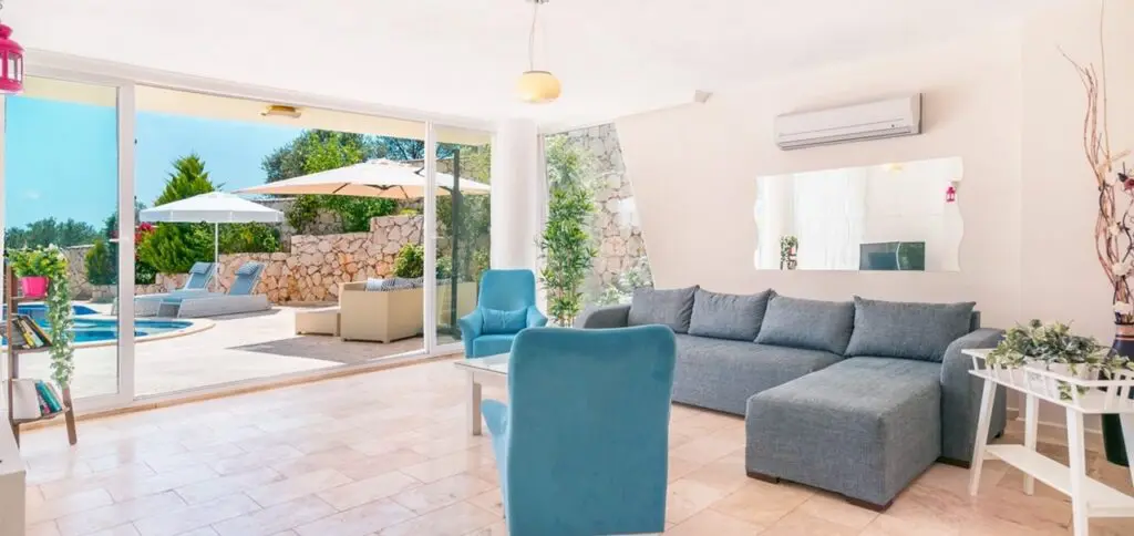 Modern 5 Bedroom Villa with Large Pool