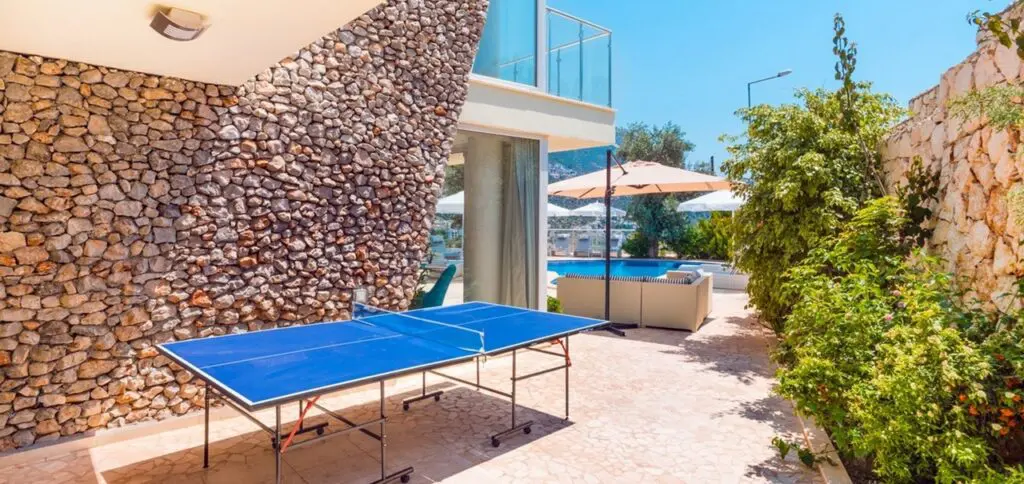 Modern 5 Bedroom Villa with Large Pool