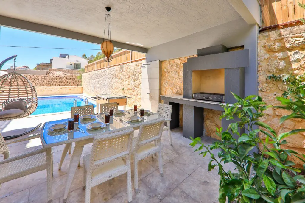 Contemporary 3 Bedroom Villa in Ortaalan