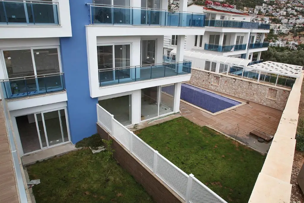 Apartment with private pool