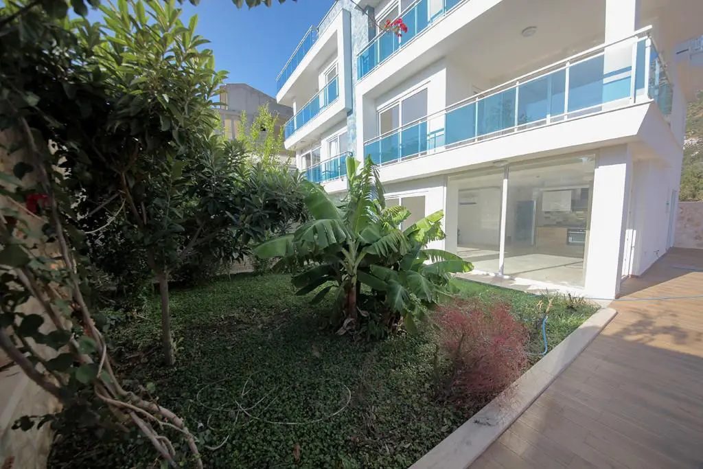 Apartment with private pool