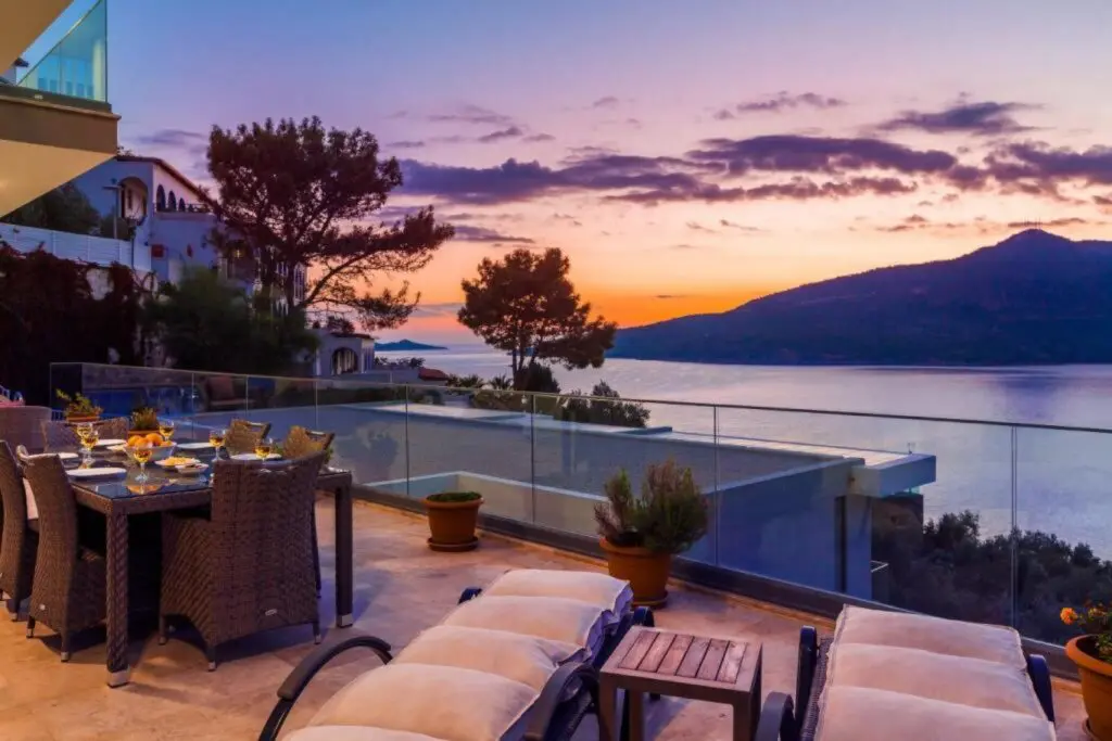 Ultra Modern Villa With Kalamar Bay View