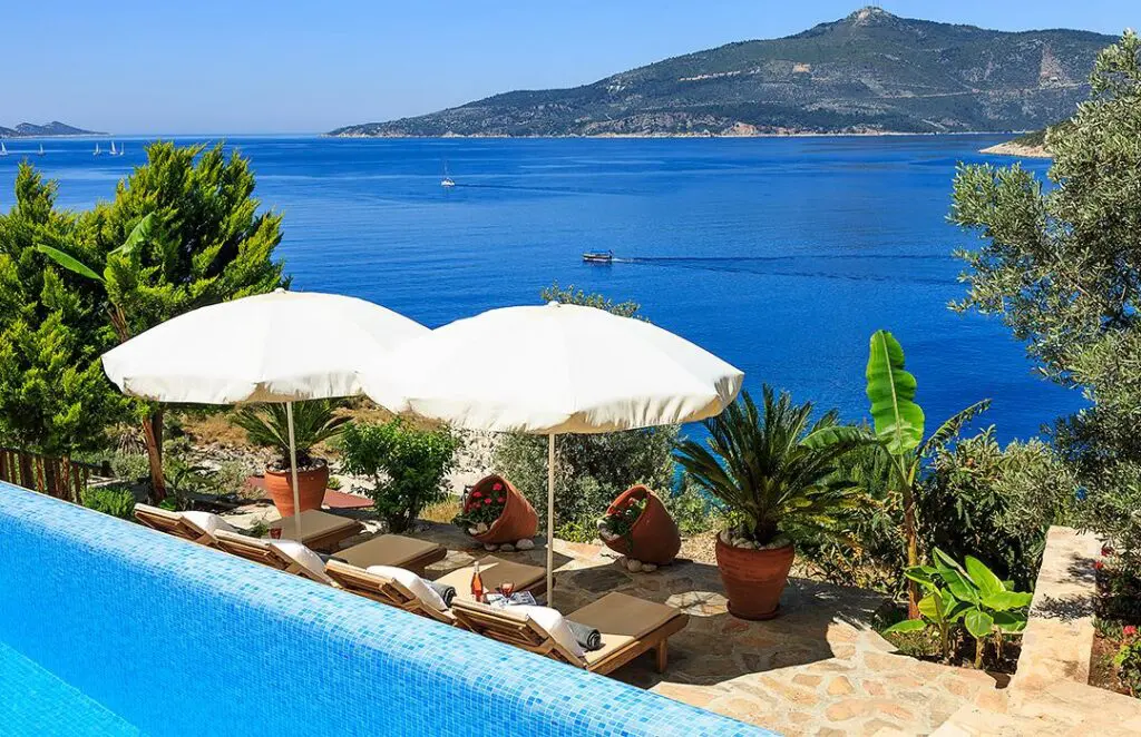 Beachfront 4 Bedroom Villa in Komurluk