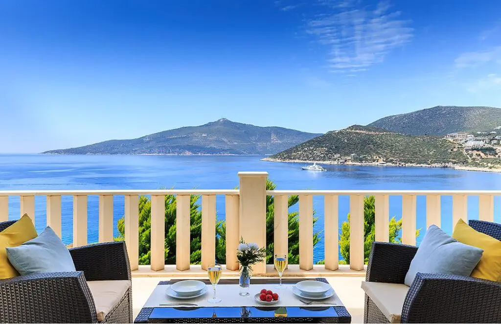 Beachfront 4 Bedroom Villa in Komurluk