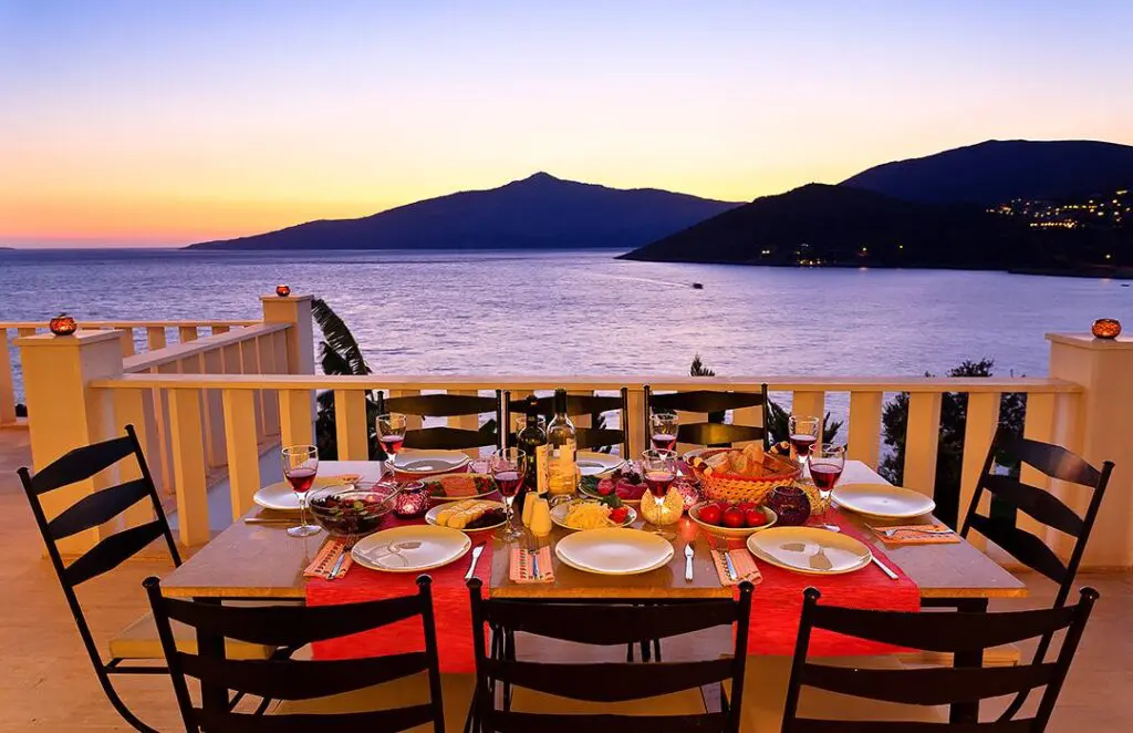 Beachfront 4 Bedroom Villa in Komurluk