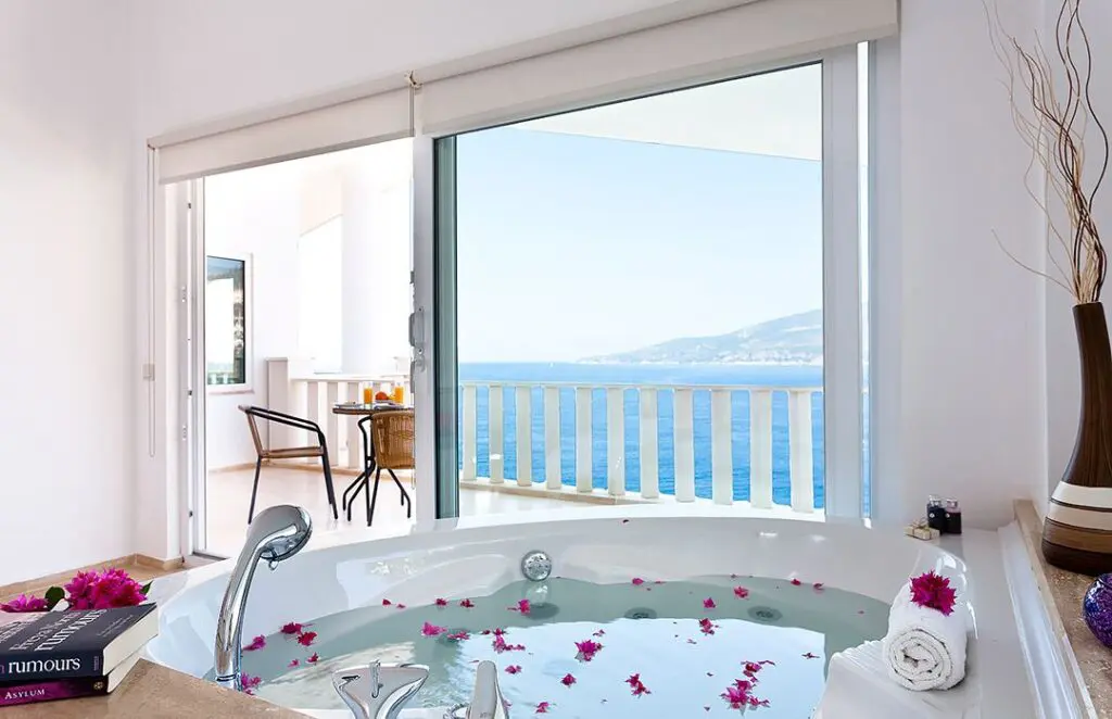 Beachfront 4 Bedroom Villa in Komurluk