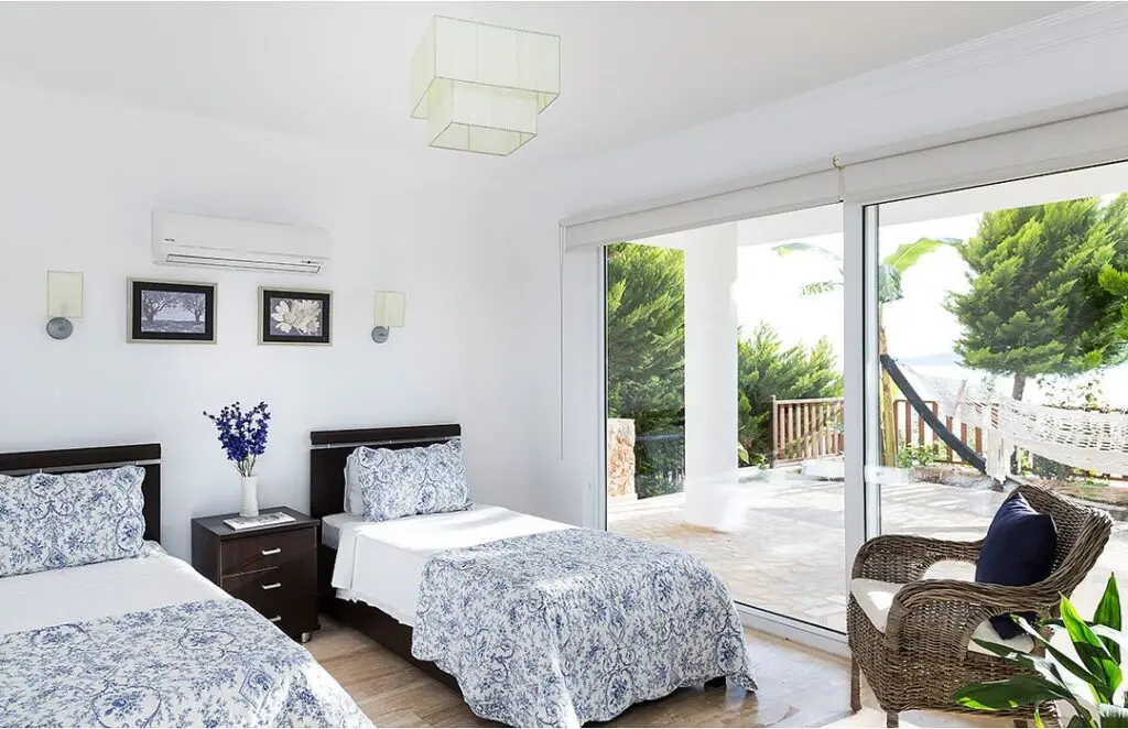 Beachfront 4 Bedroom Villa in Komurluk