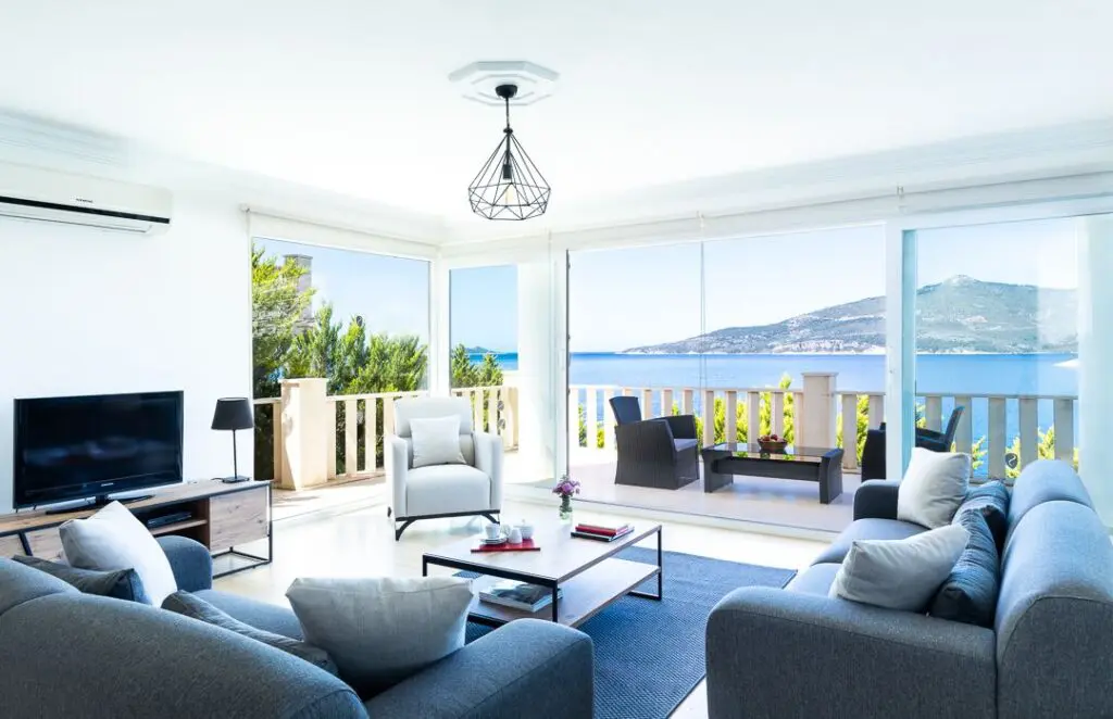 Beachfront 4 Bedroom Villa in Komurluk