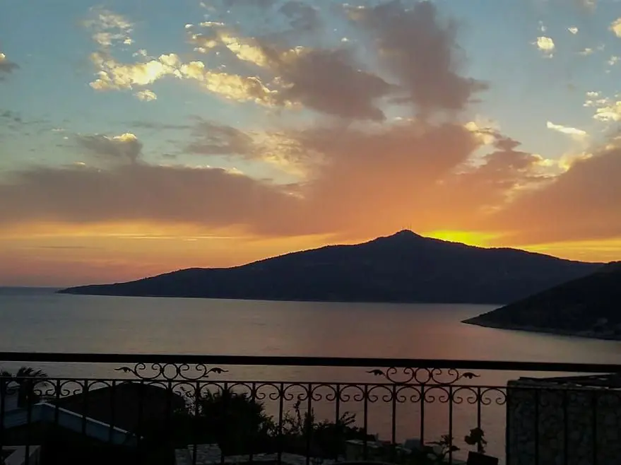 Modern Apartment With 180 Degree Seaviews