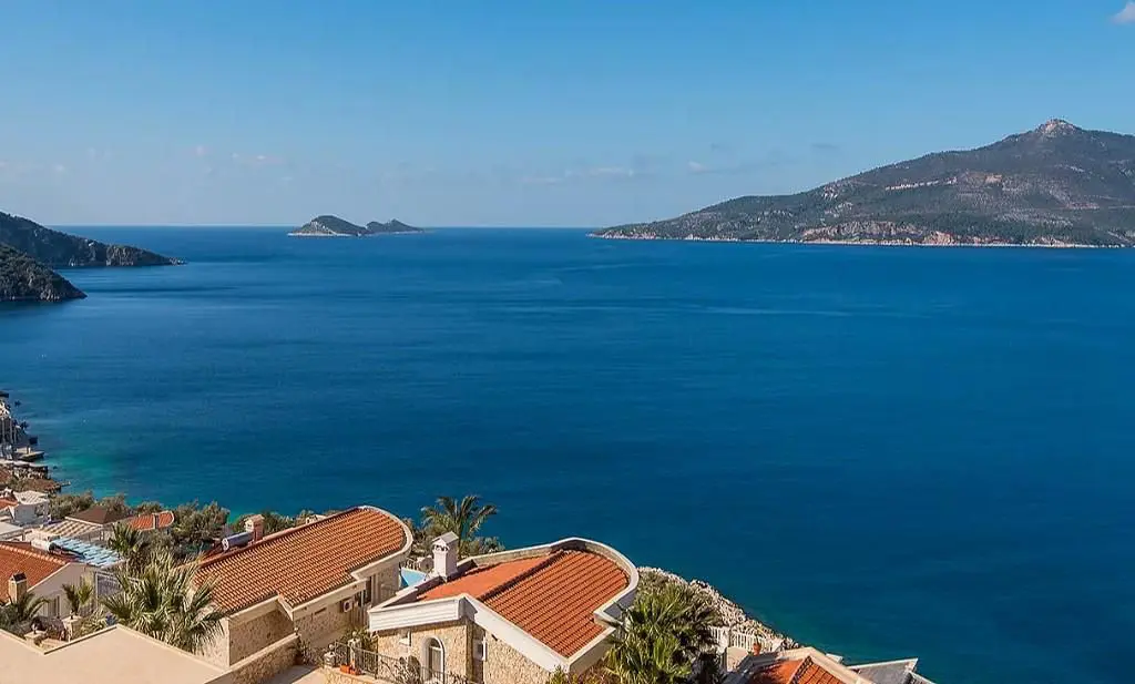 Modern Apartment With 180 Degree Seaviews