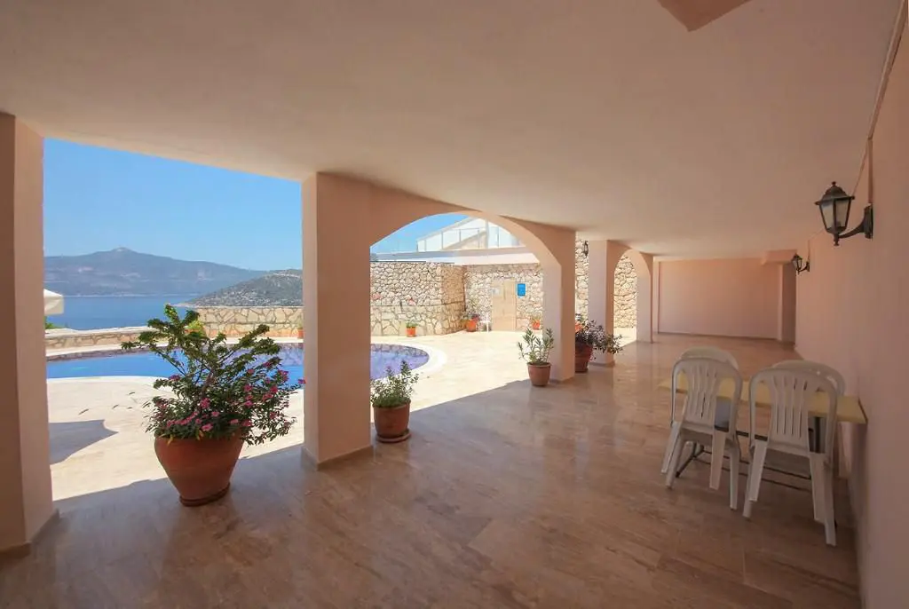 Modern Apartment With 180 Degree Seaviews