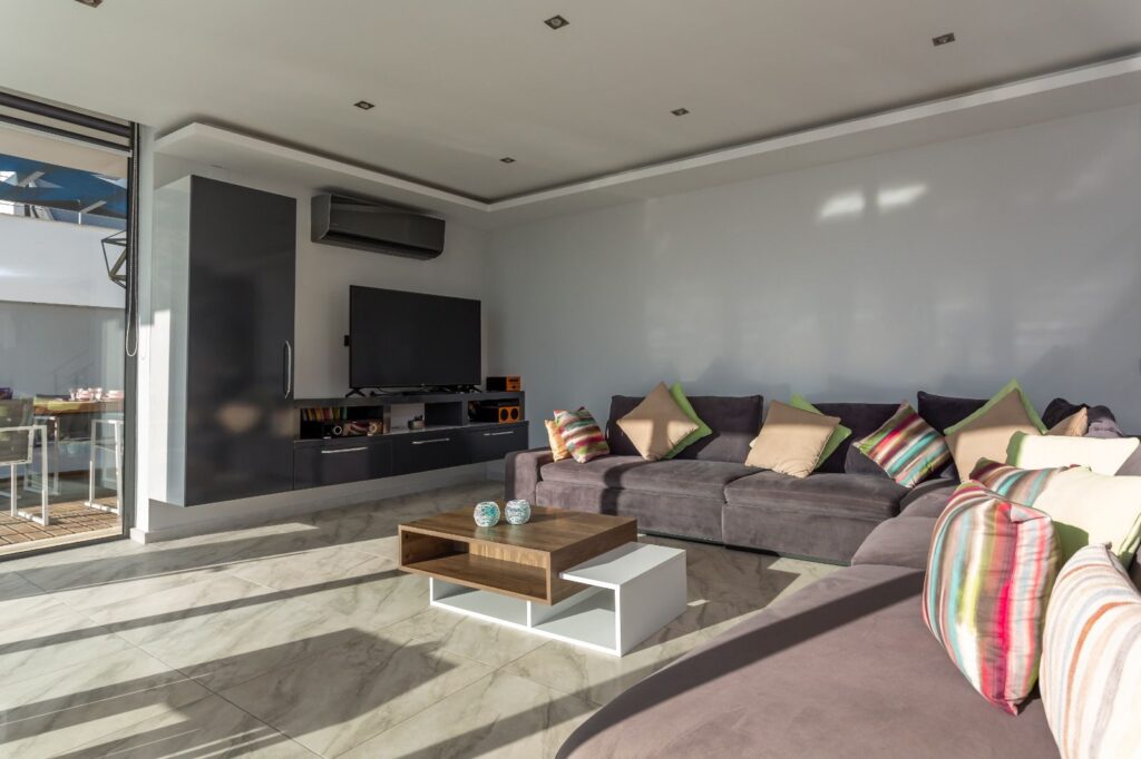 Contemporary 4 Bedroom Villa With Infinity Pool