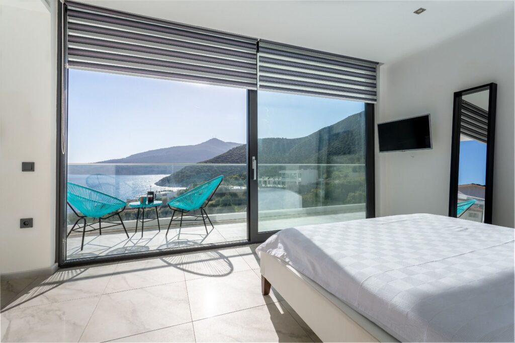 Contemporary 4 Bedroom Villa With Infinity Pool