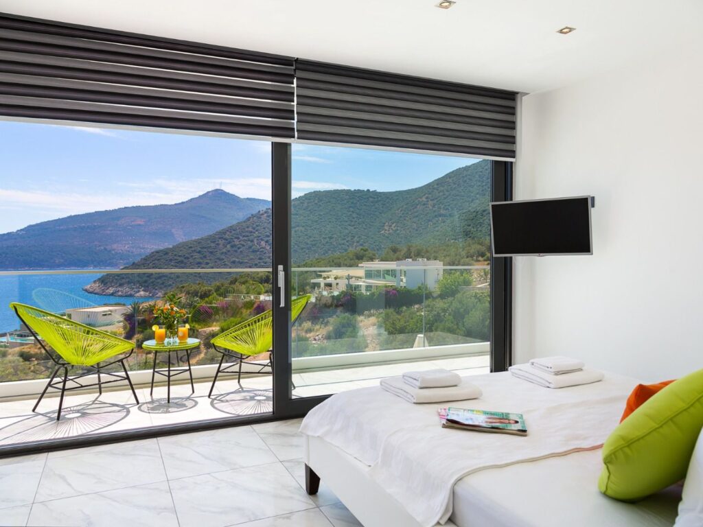 Contemporary 4 Bedroom Villa With Infinity Pool