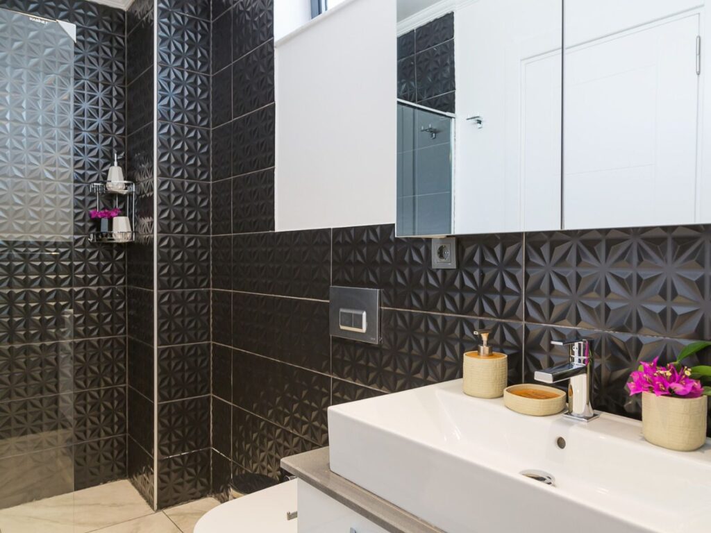 Contemporary 4 Bedroom Villa With Infinity Pool