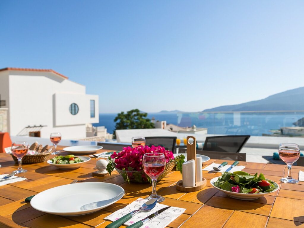 Contemporary 4 Bedroom Villa With Infinity Pool