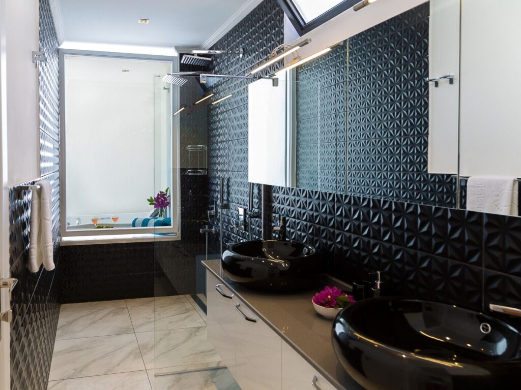 Contemporary 4 Bedroom Villa With Infinity Pool