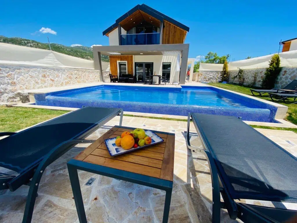 Automatically updates image attributes when a post is published or updated. Ensures image attributes are always consistent with settings.