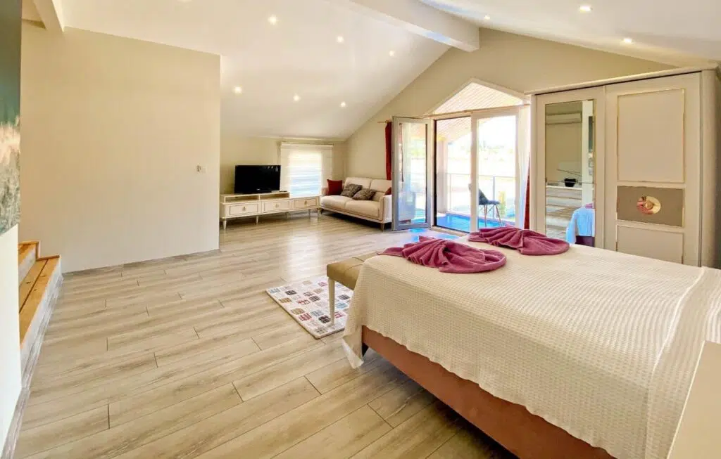 Automatically updates image attributes when a post is published or updated. Ensures image attributes are always consistent with settings.