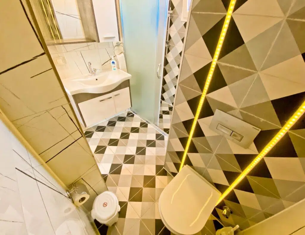 Automatically updates image attributes when a post is published or updated. Ensures image attributes are always consistent with settings.