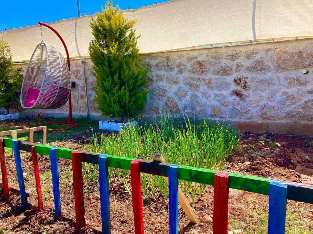 Automatically updates image attributes when a post is published or updated. Ensures image attributes are always consistent with settings.