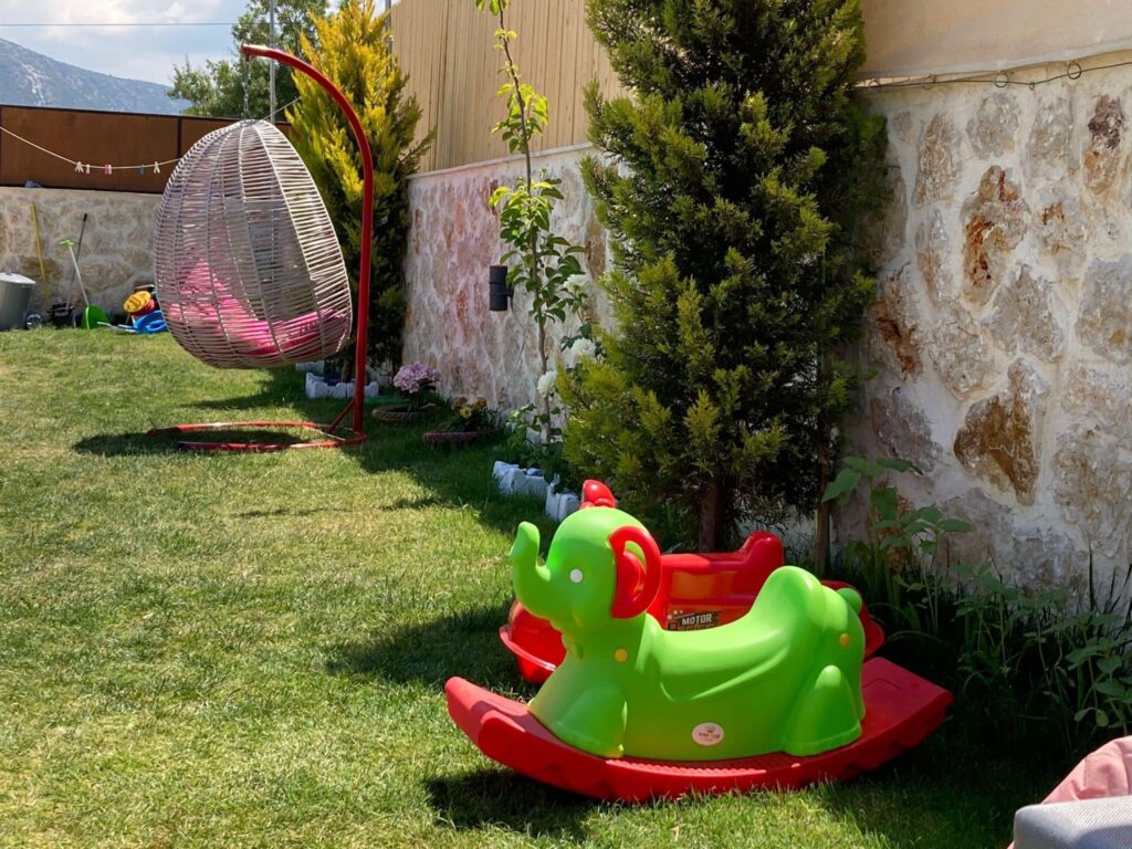 Automatically updates image attributes when a post is published or updated. Ensures image attributes are always consistent with settings.