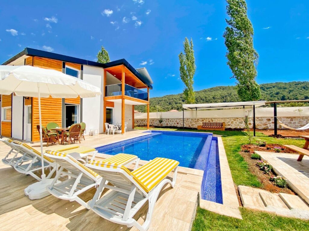 Automatically updates image attributes when a post is published or updated. Ensures image attributes are always consistent with settings.