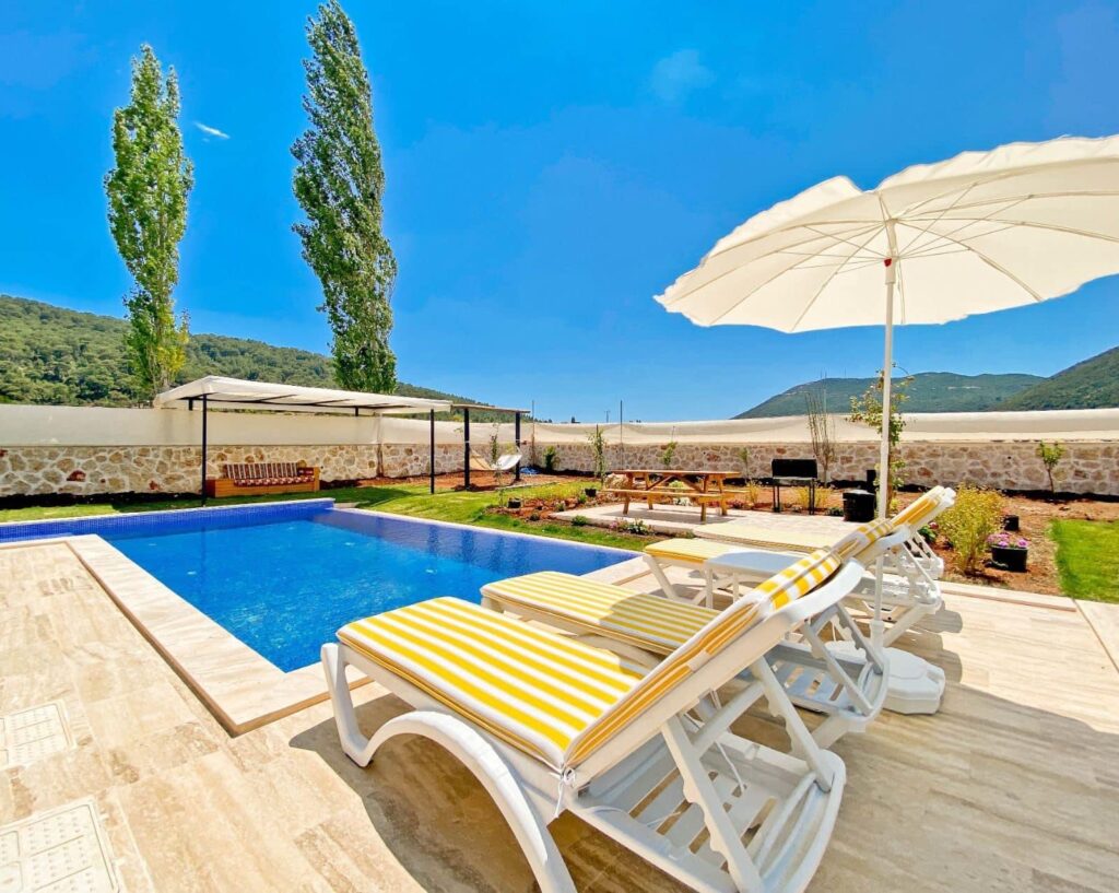 Automatically updates image attributes when a post is published or updated. Ensures image attributes are always consistent with settings.