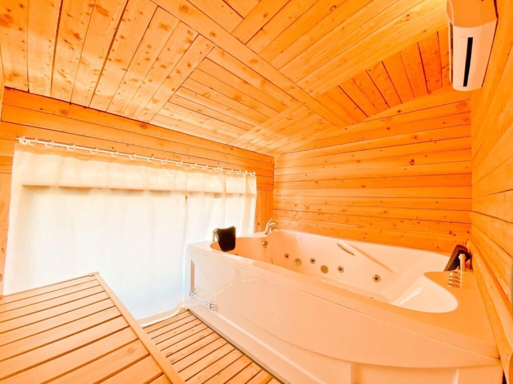 Automatically updates image attributes when a post is published or updated. Ensures image attributes are always consistent with settings.