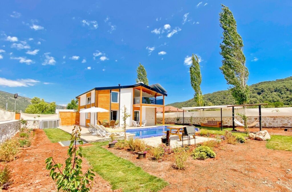 Automatically updates image attributes when a post is published or updated. Ensures image attributes are always consistent with settings.