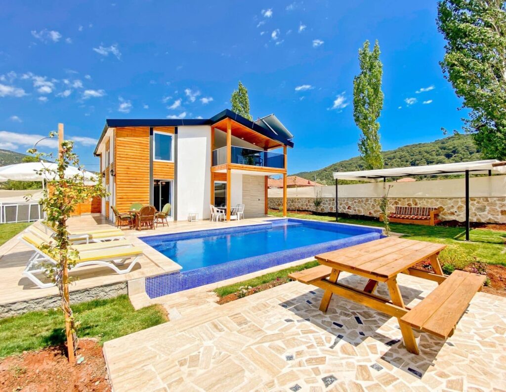 Automatically updates image attributes when a post is published or updated. Ensures image attributes are always consistent with settings.