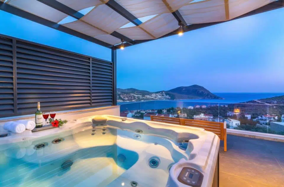 Ultra Modern 6 Bedroom Villa With Magnificent Sea views