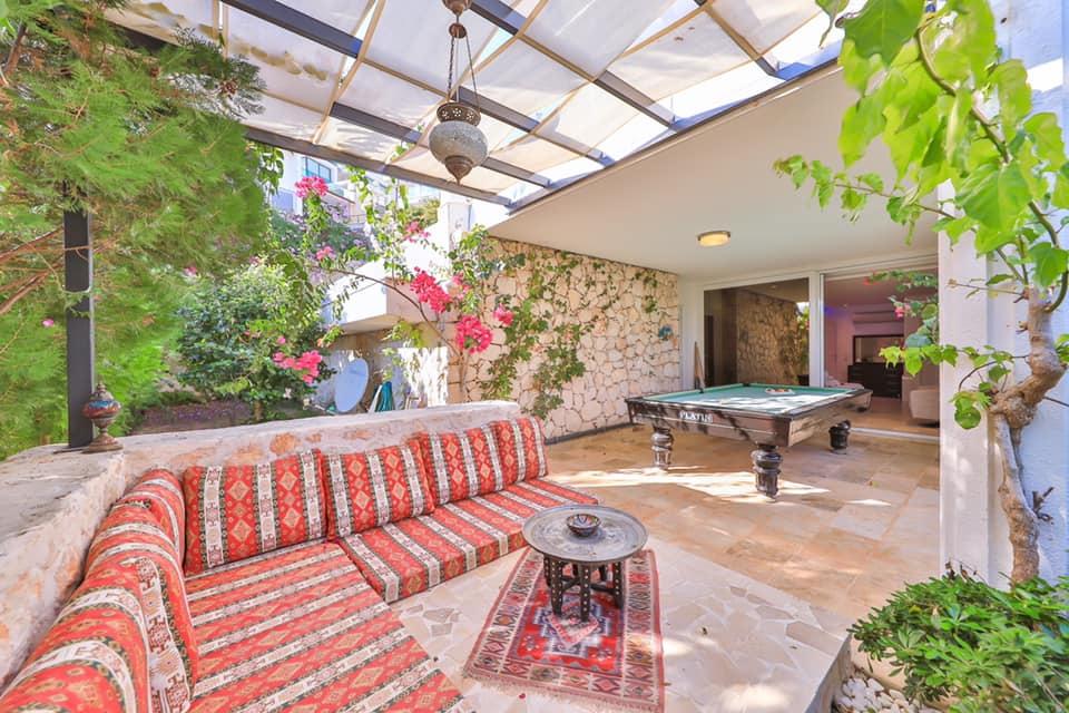 Ultra Modern 6 Bedroom Villa With Magnificent Sea views