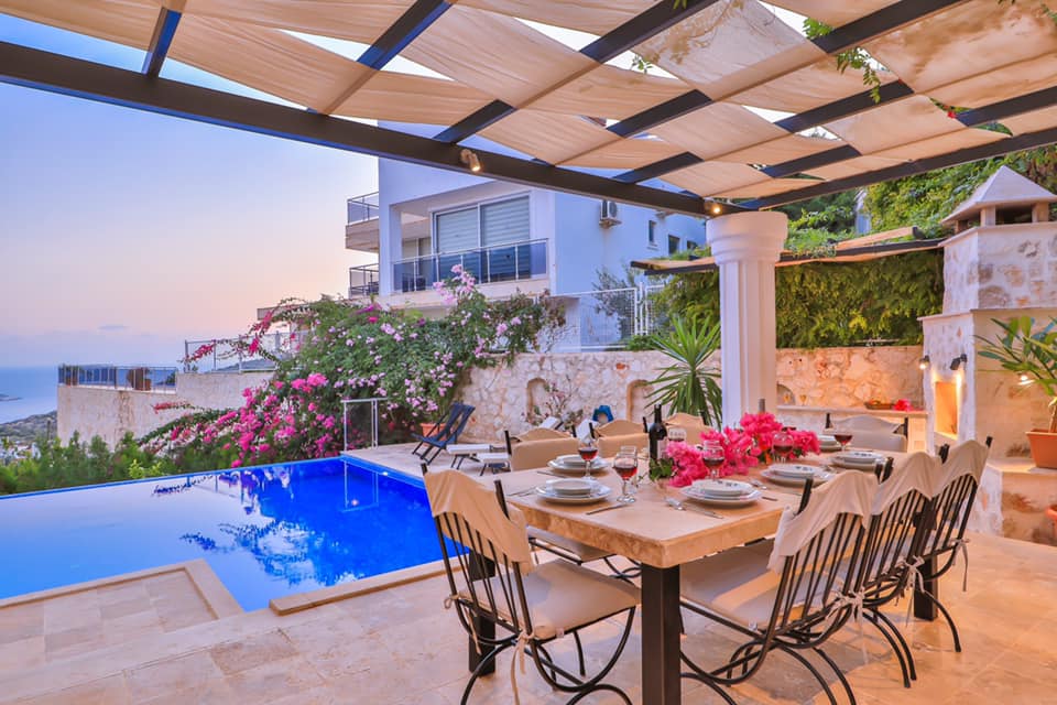 Ultra Modern 6 Bedroom Villa With Magnificent Sea views