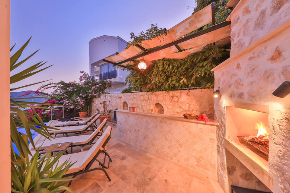 Ultra Modern 6 Bedroom Villa With Magnificent Sea views