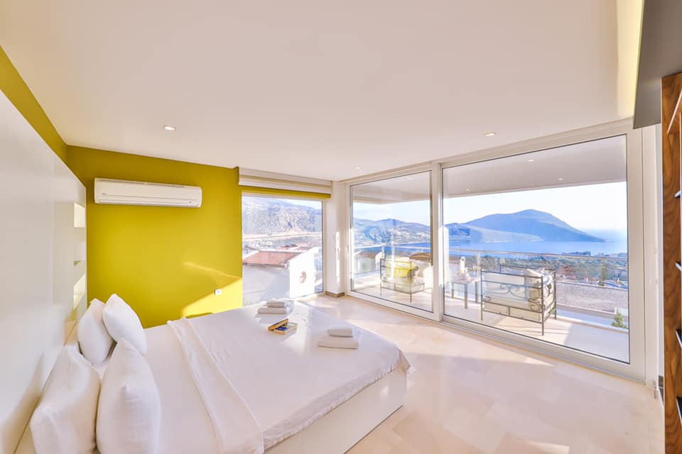 Ultra Modern 6 Bedroom Villa With Magnificent Sea views