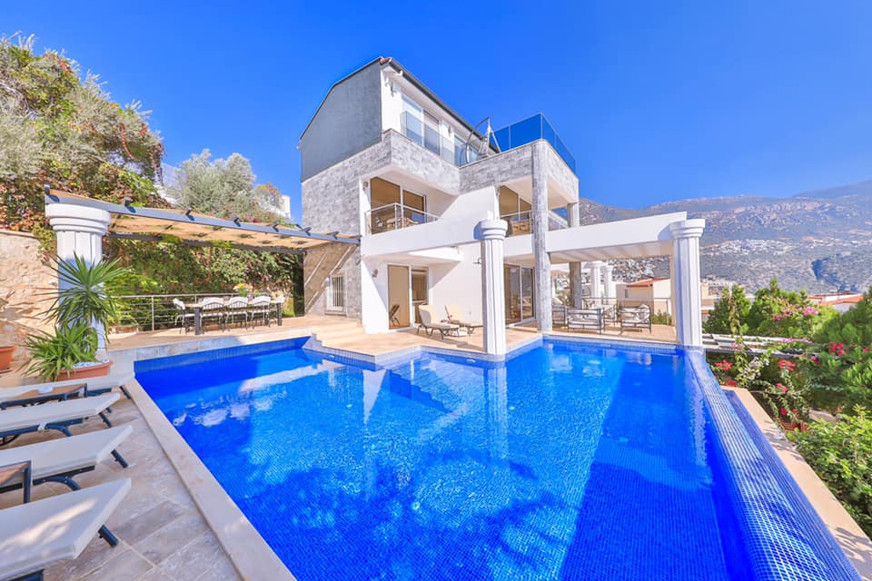 Ultra Modern 6 Bedroom Villa With Magnificent Sea views