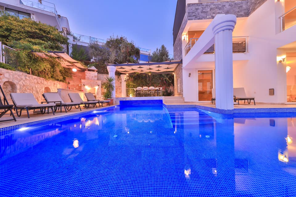 Ultra Modern 6 Bedroom Villa With Magnificent Sea views