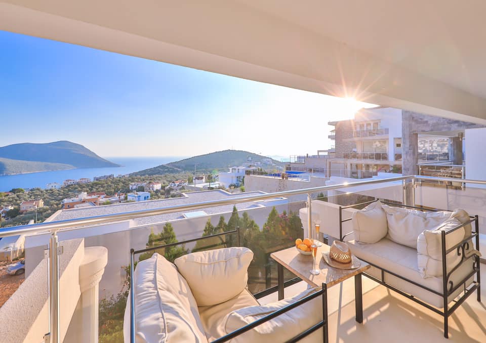 Ultra Modern 6 Bedroom Villa With Magnificent Sea views