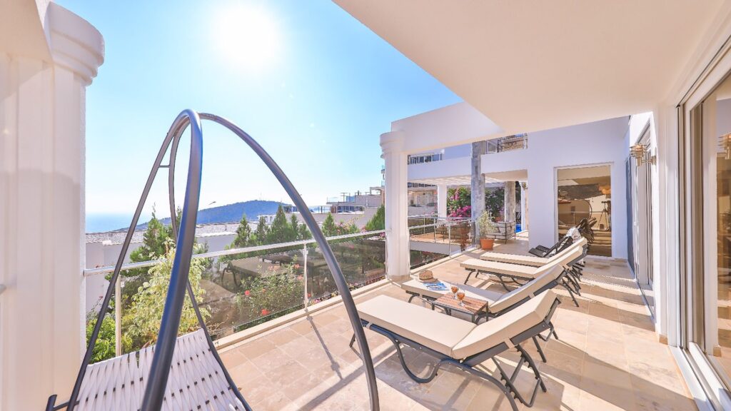 Ultra Modern 6 Bedroom Villa With Magnificent Sea views