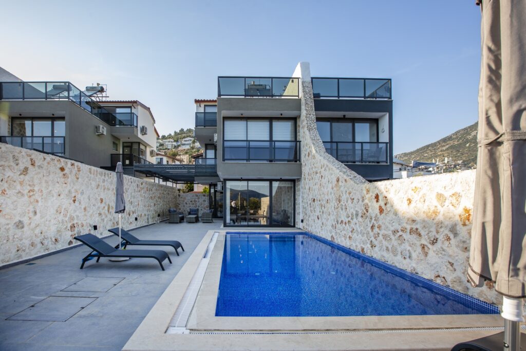 Semi-Detached 3 Bedroom Villas In Central Location