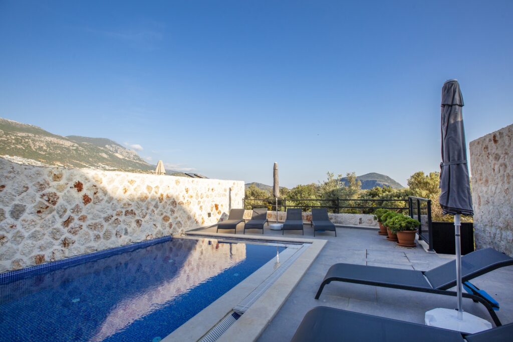 Semi-Detached 3 Bedroom Villas In Central Location